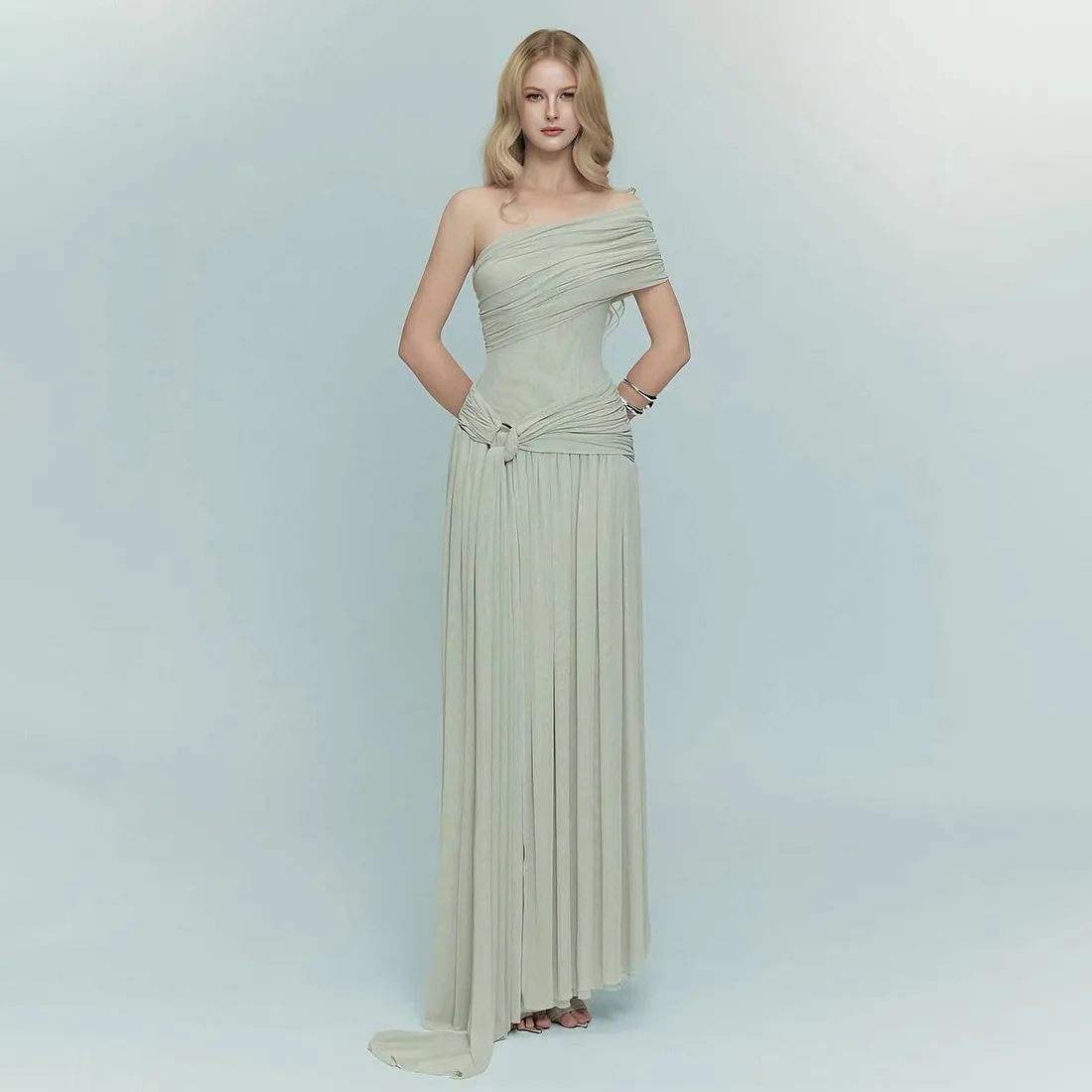 

2026 Summer New Diagonal Neck Off-the-shoulder Waist Trailing Dress