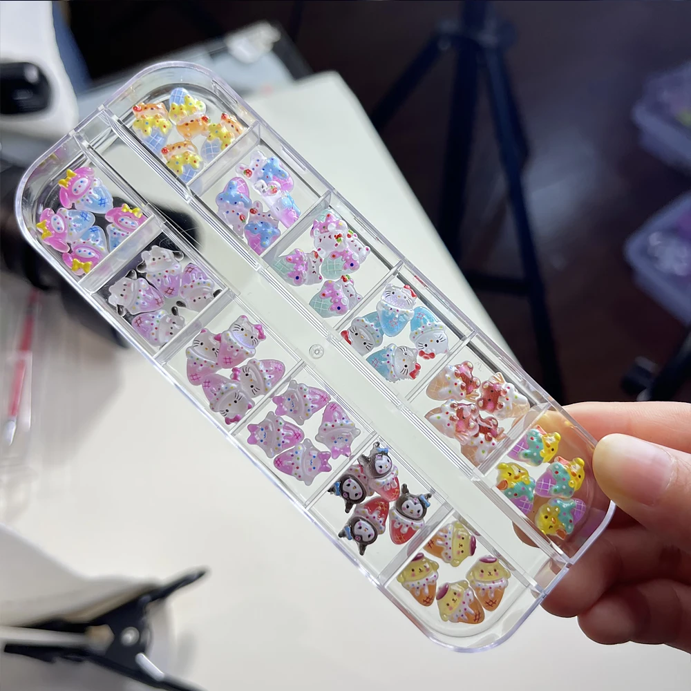 12 griglie (48 pezzi) accessori per unghie Hello Kitty gelato scintillante Ktiiy con design glitter pendenti per unghie Kawaii Summer Manicure Deco