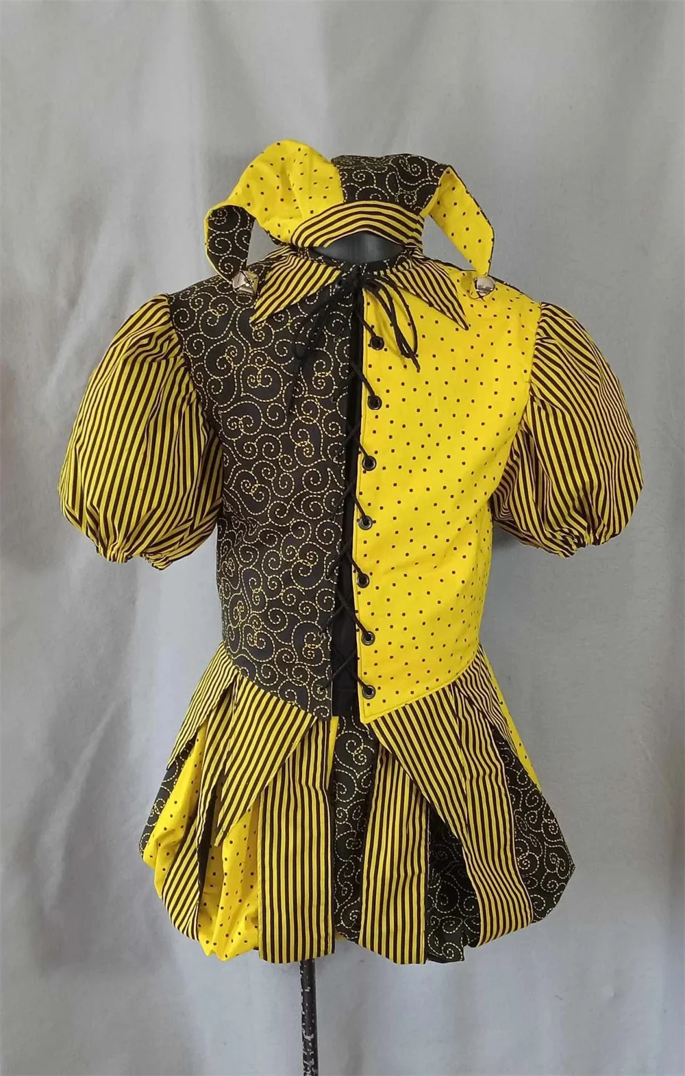 

Костюм шута эпохи Возрождения, костюм шута, желтый, черный, средневековый шут, костюм клоуна, наряд с курткой, брюками, шляпой для взрослых