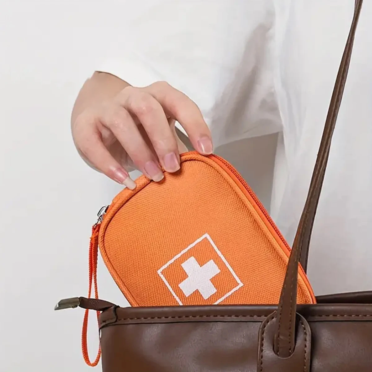 حقائب اليد المحمولة حقيبة طبية حقيبة ماكياج مقاوم للماء الإسعافات الأولية للسفر في حالات الطوارئ تخزين الأدوية مقبض تصميم سستة #5