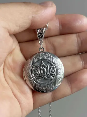 Creative Retro Silver Color Lotus Flower Relief Circular Photo Box Pendant Necklace for Women Fashion Stainless Steel Jewelry