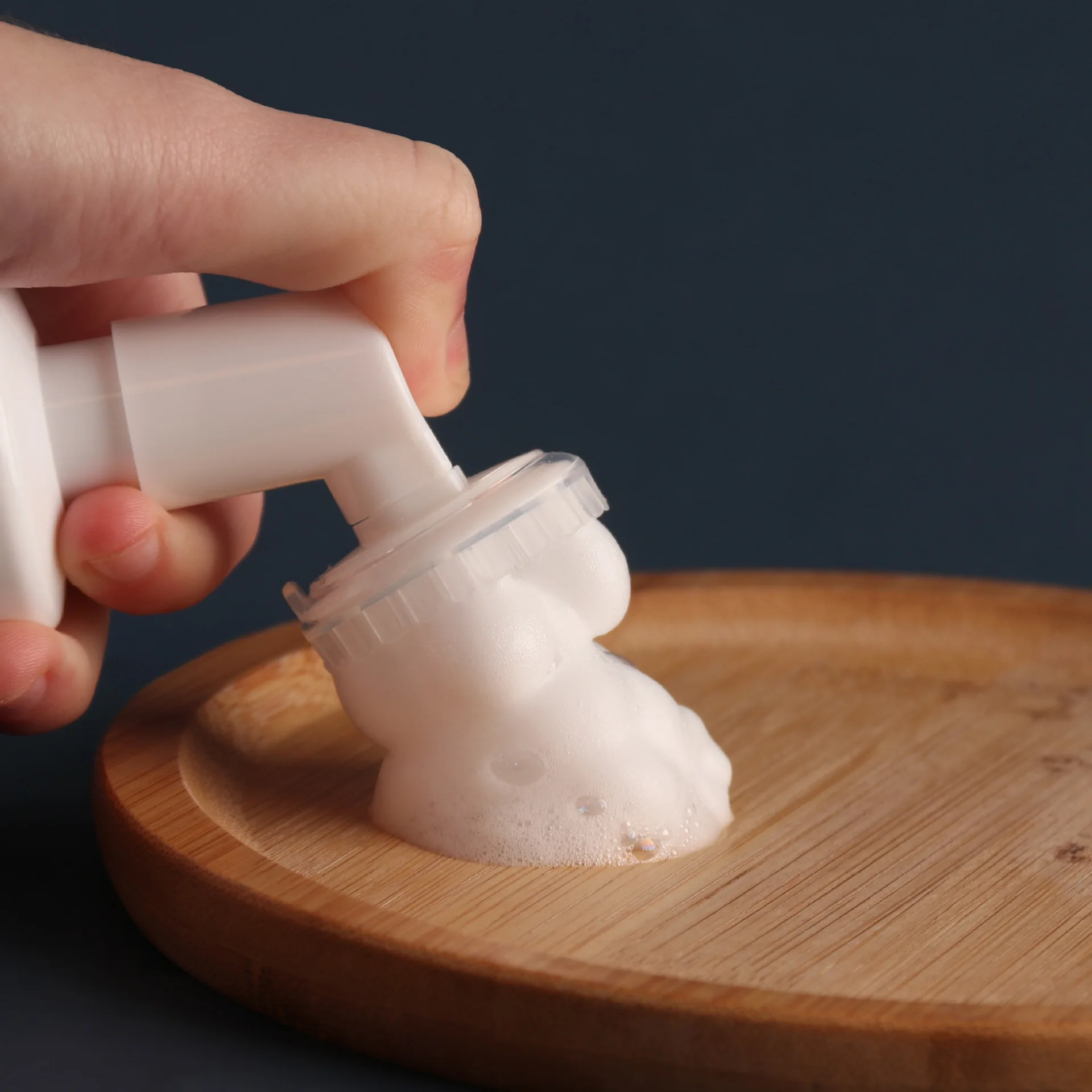 

5 шт., 100-250 мл, пустые флаконы для пены для мытья, портативные контейнеры-дозаторы для очищающего средства для лица с силиконовой массажной щеткой для пены