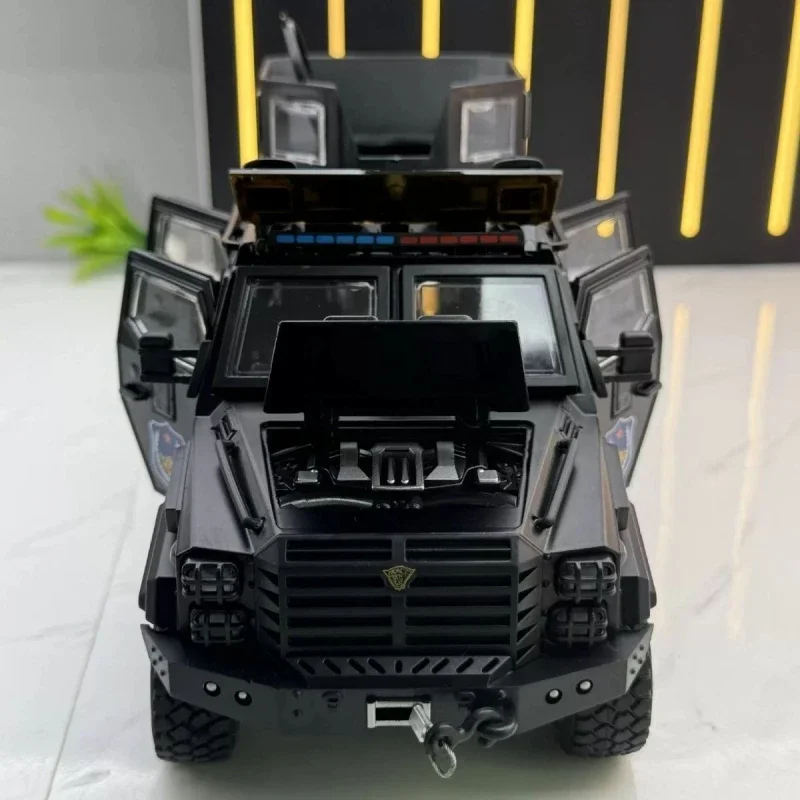 Coche antidisturbios de tigre de dientes de espada 1:24, modelo de coche de aleación fundido a presión, vehículo todoterreno de policía especial, sonido y luz, regalos para niños