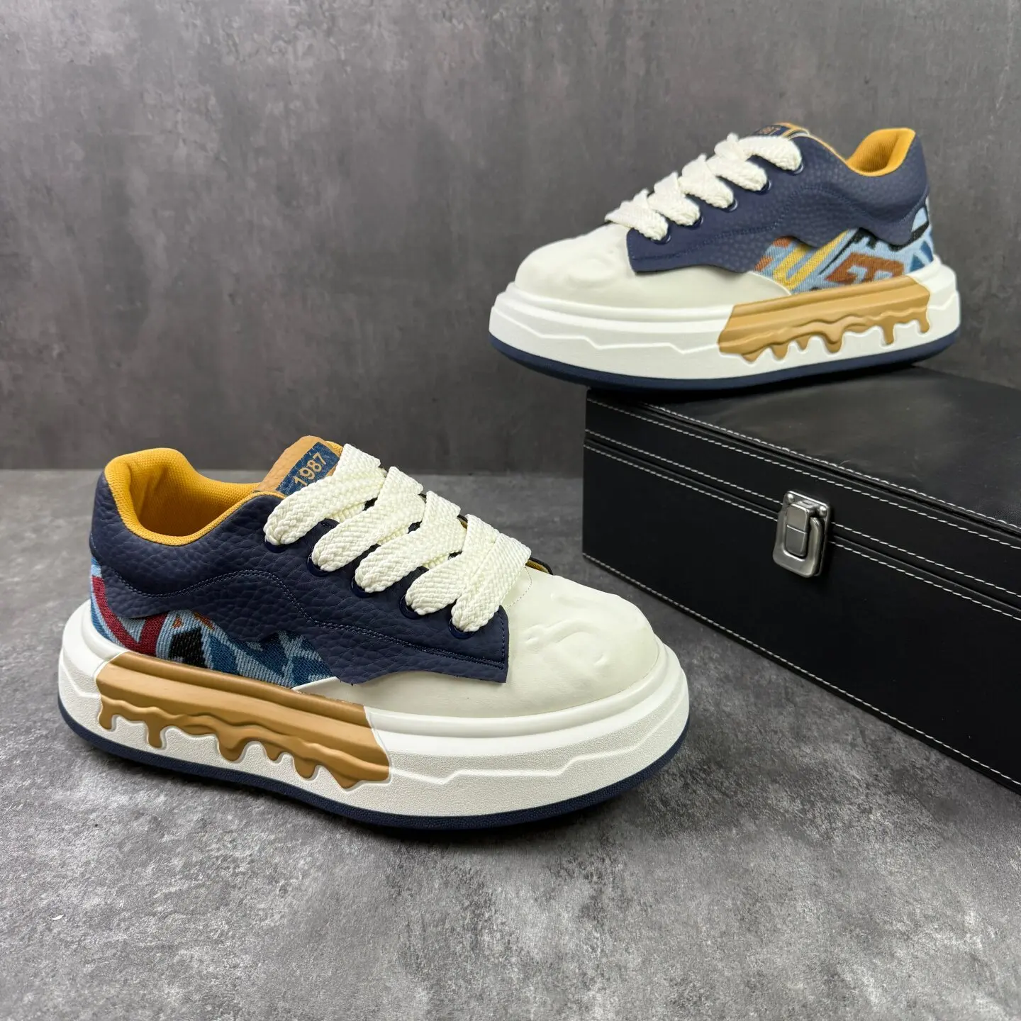 Light Shock Absorbing Men Sports Footwear Monochrome Flat Outsole Thin Cloth Upper Daily All Match Commuter Sneakers