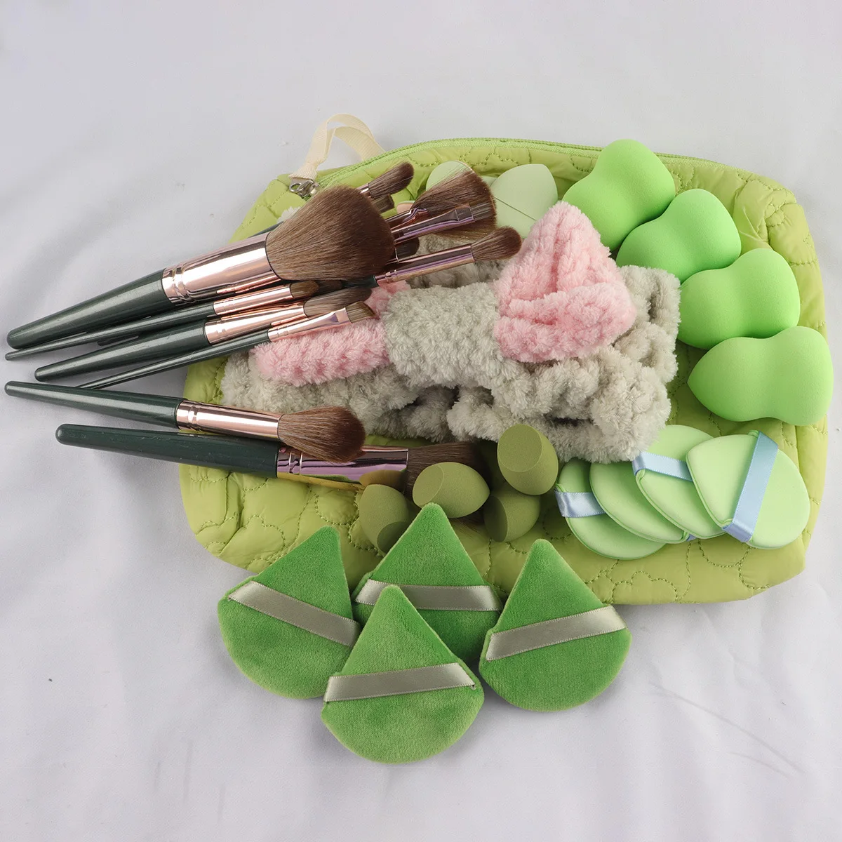 Set di pennelli per trucco da 36 pezzi con spugna di bellezza, soffio per cuscino e fascia per capelli, pacchetto di borse cosmetiche verdi per truccatori professionisti