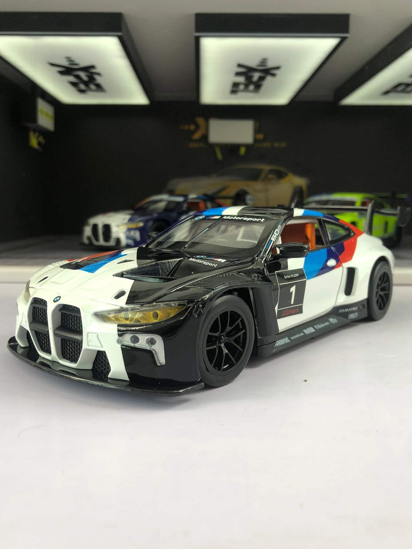 

CCA 1:24 simulation zinc alloy BMW M4 GT3 model car, static ornament, metal collectible gift car