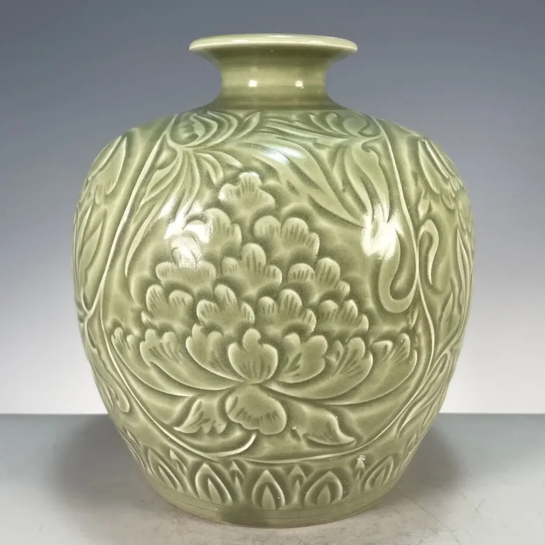 Narrow-Mouth Porcelain Apple Form Zun Wine Jar with Under-Glaze Incised Peony Floral Motifs