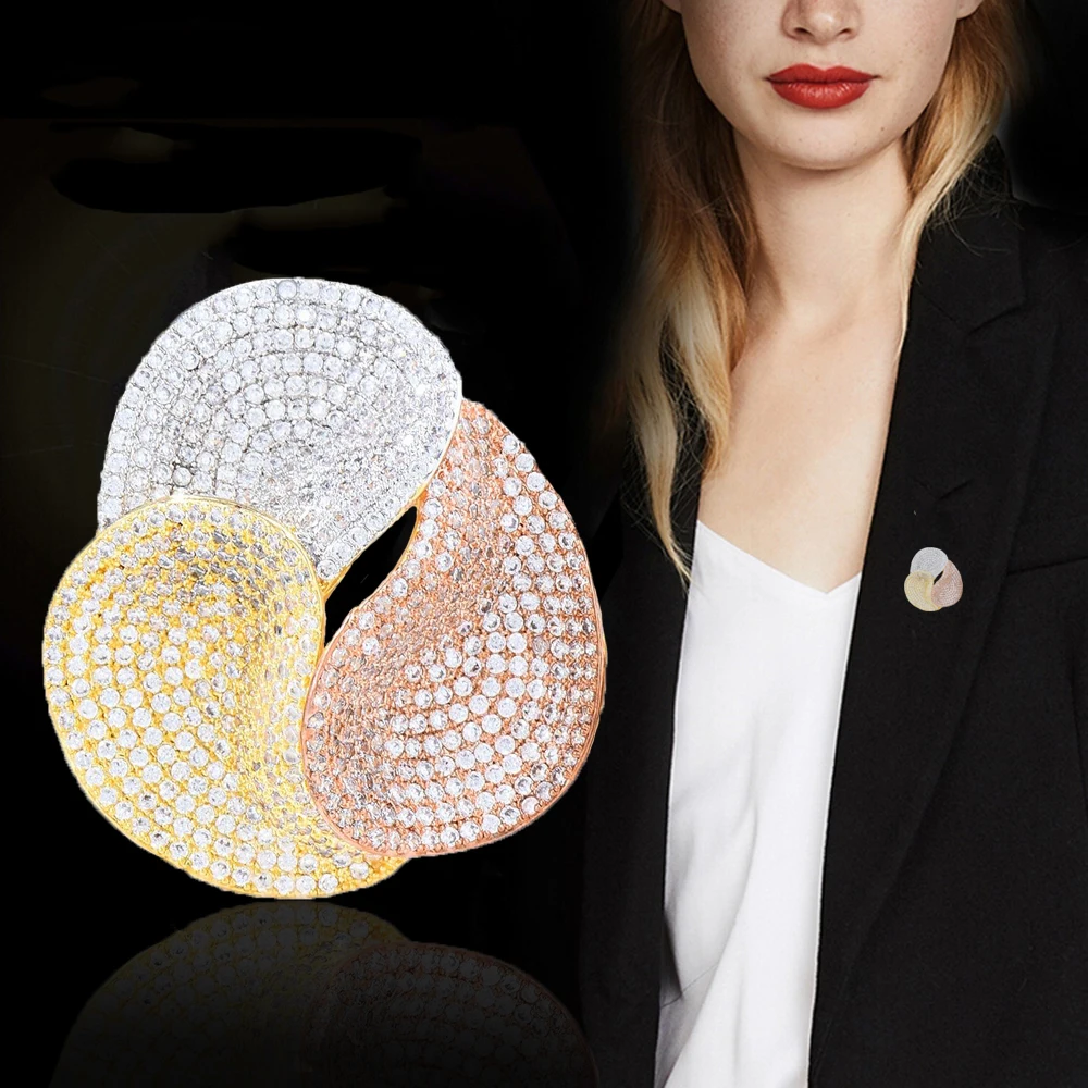 

Siscathy High Quality Aristocratic Flower Brooch Zircon Badges Luxury Women's Lapel Pins Dubai Noble Party Dress Clothes Corsage