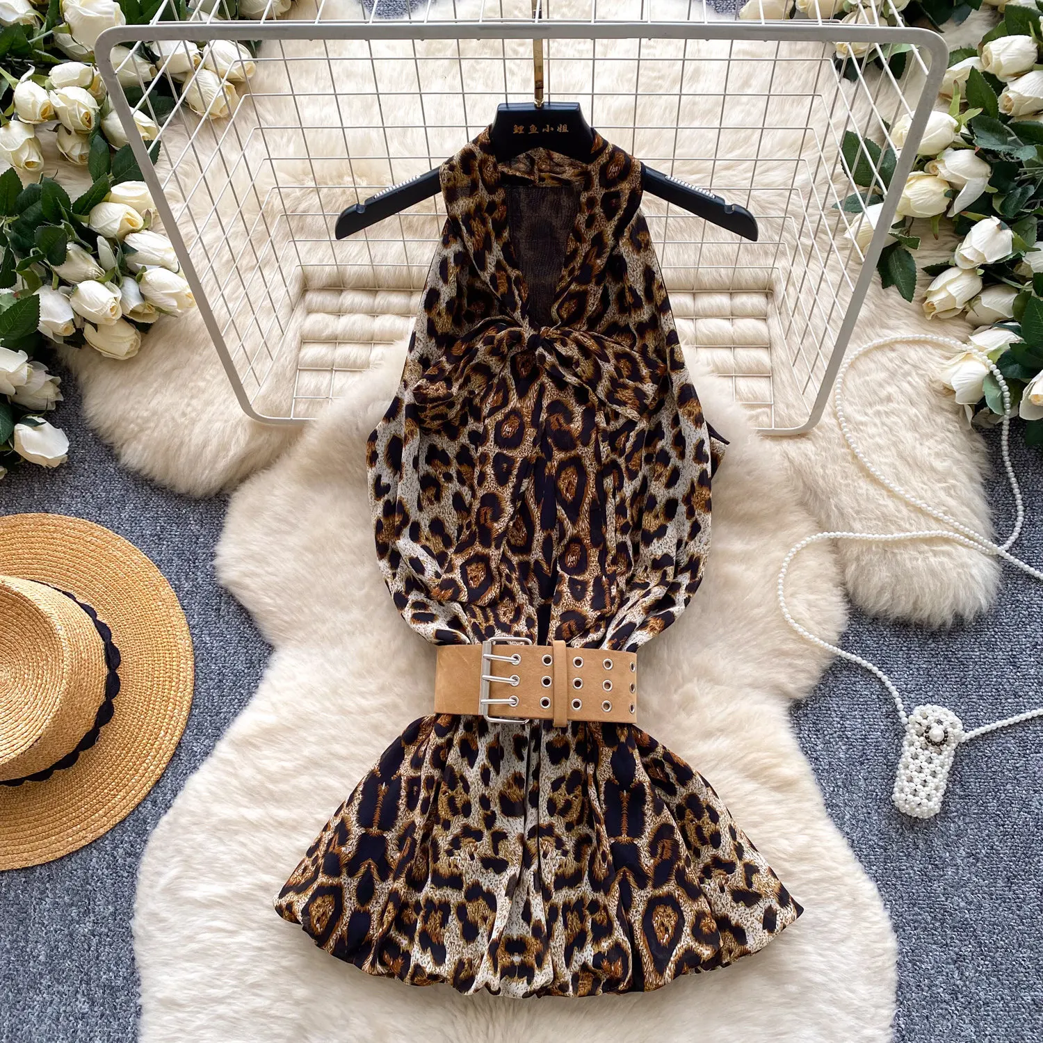

Tanks Tops Women Top Halter V Neck Sleeveless Leopard Camis Sexy Y2k Streetwear Backless High Waist Elegant Work Slim Fit 2026