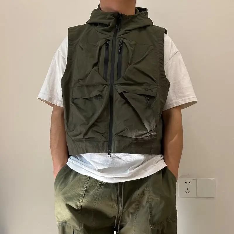 Japanese new outdoor mountain functional charging vest waterproof fishing multiple pocket short vest men's half body ins trend