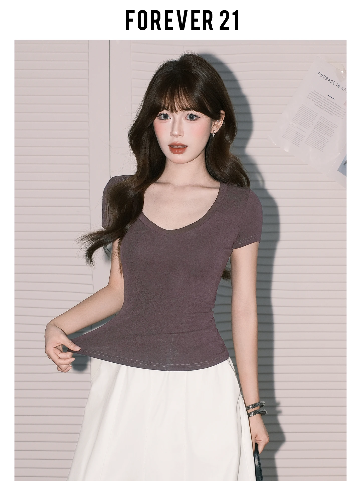 Forever 21 Camiseta de manga corta con cuello en V y corte ajustado de estilo coreano para mujer, modelo básico elegante, Top de moda urbana para verano
