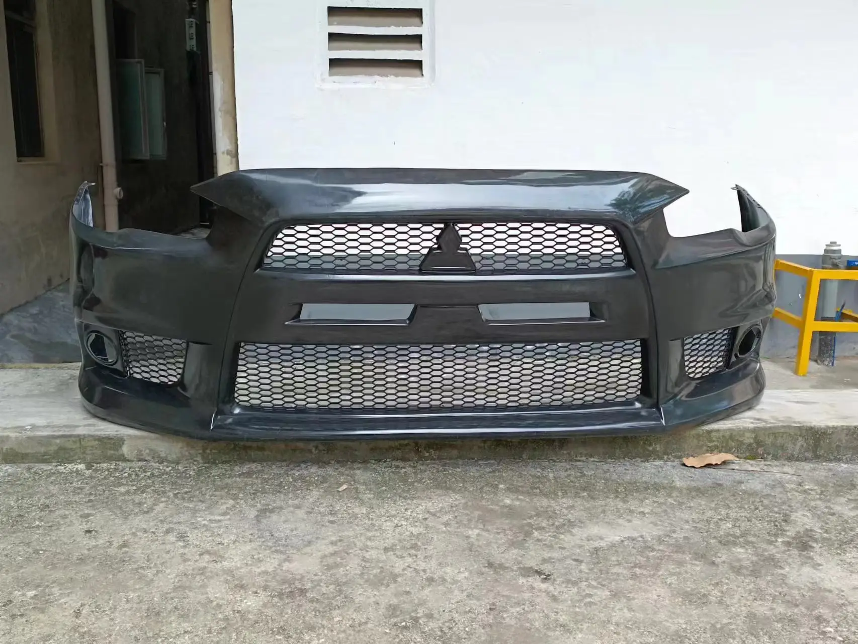 

Car Faceki For Mitsubishi Lancer EVO Front Bumper Shipping Difference