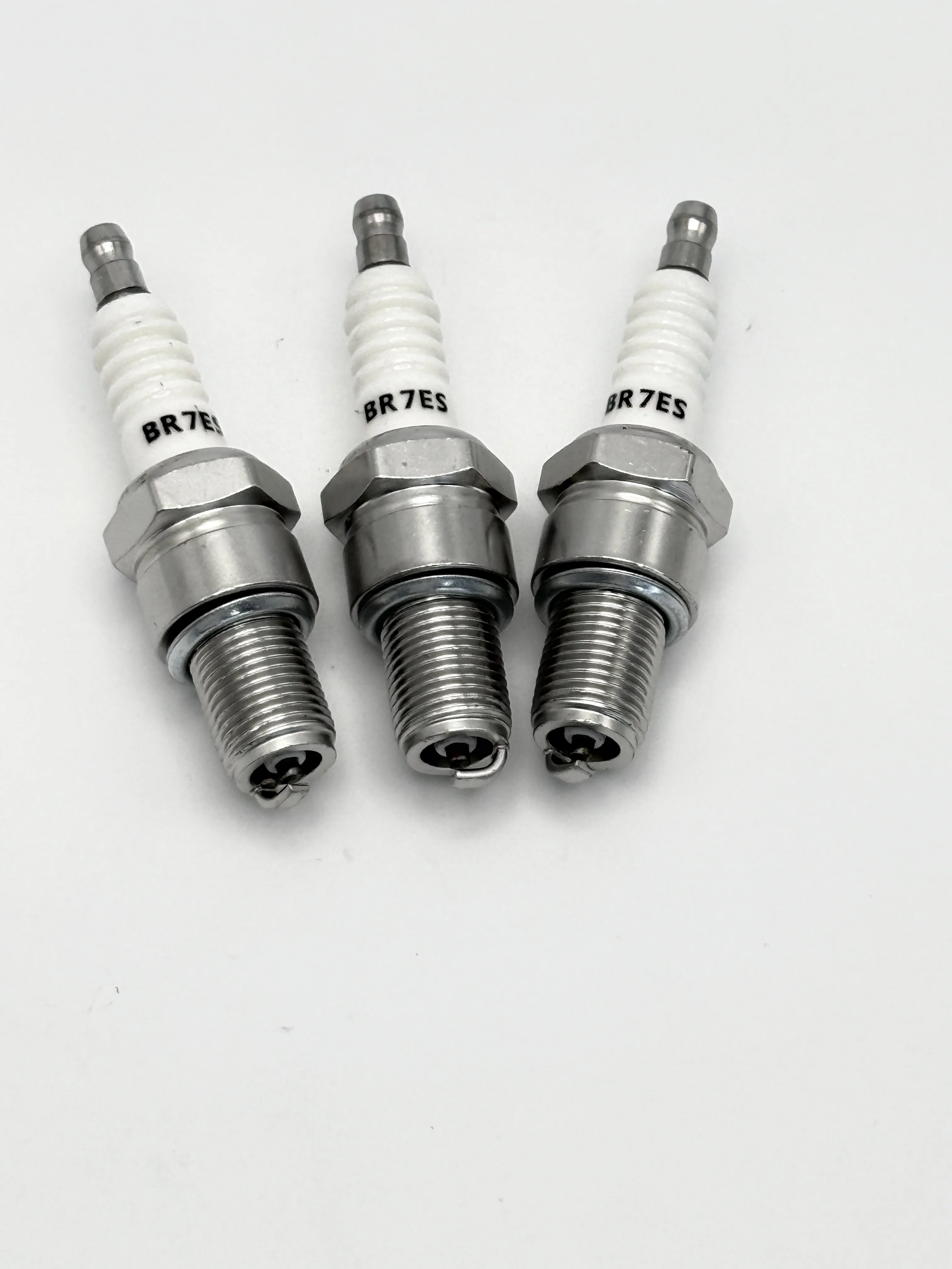 

BR7ES premium spark plug is suitable for Honda, Kawasaki, Suzuki, Yamaha Benelli, Harley-Davidson, Husaberg, Husqvarna, KTM