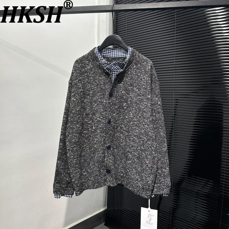 

HKSH Autumn Winter New Men Design Niche Fake Two-Piece Patchwork Plaid Knitted Cardigan Trend Retro Stand Collar Sweater HK15735