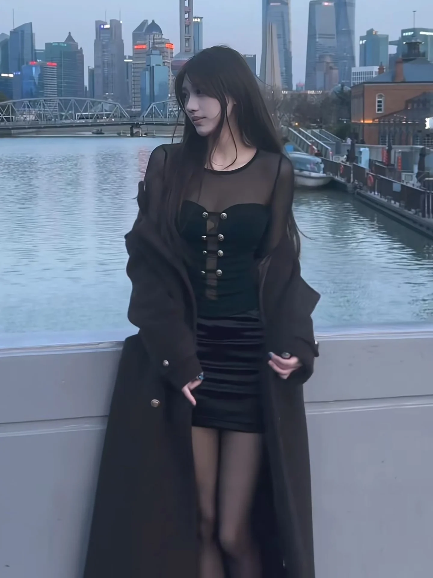 

Сексуальный вязаный свитер с длинным рукавом для женщин: соблазнительный стиль, облегающий крой, сетчатые вставки, чувственный базовый топ