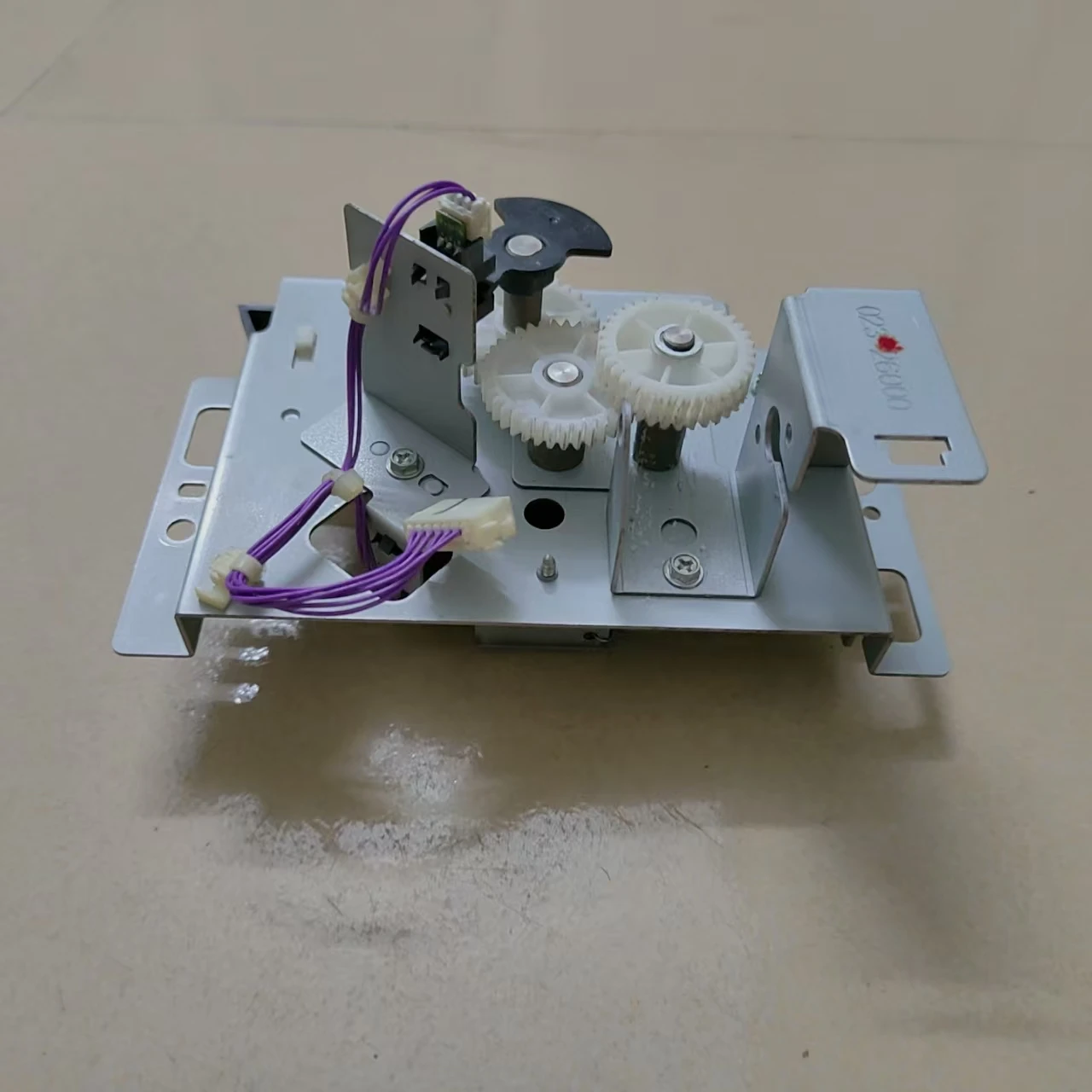 

Оригинальный зажим для дубликатора в сборе 023-74036, подходит для двигателя Riso RZ RV с опорным зажимом