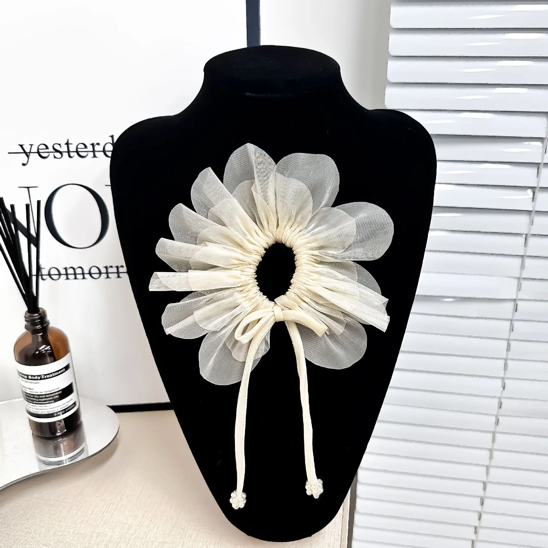 

Multi-layer mesh pleated small daisy irregular streamer flower decoration accessories