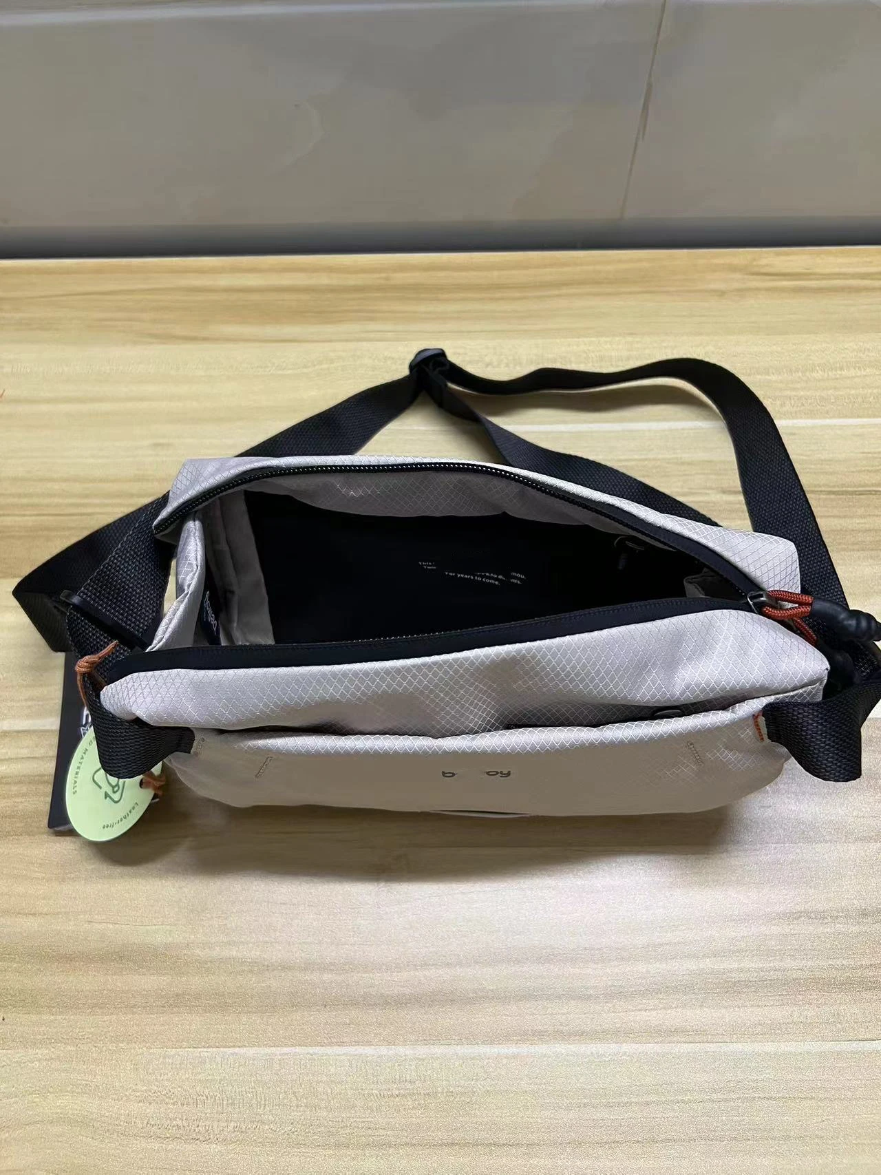 2024 new simple casual crossbody waist bag for men and women, versatile and lightweight, suitable for daily travel