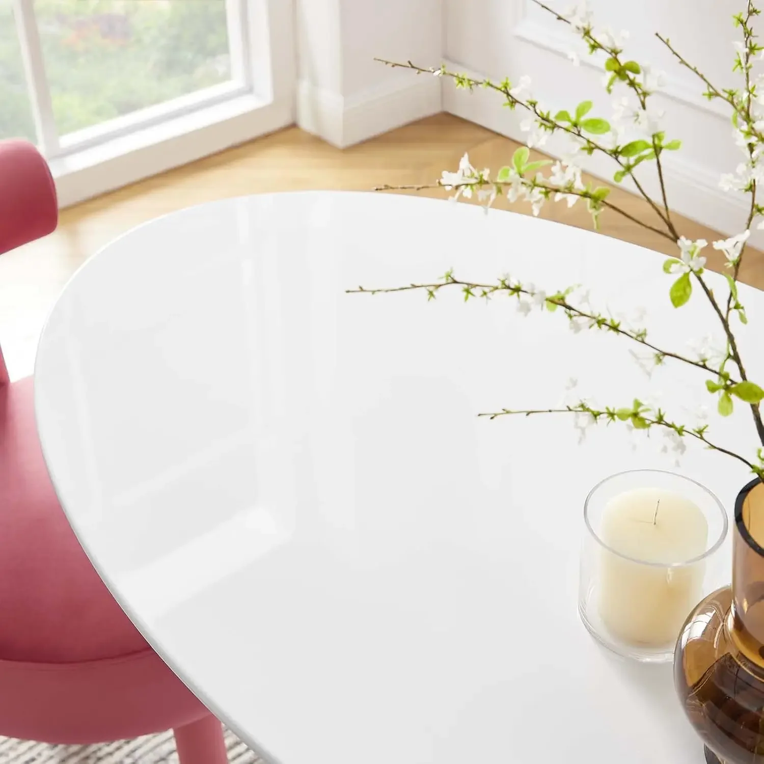 طاولة طعام حديثة من ليبا مقاس 48 بوصة في منتصف القرن مع سطح بيضاوي وقاعدة بقاعدة باللون الأبيض