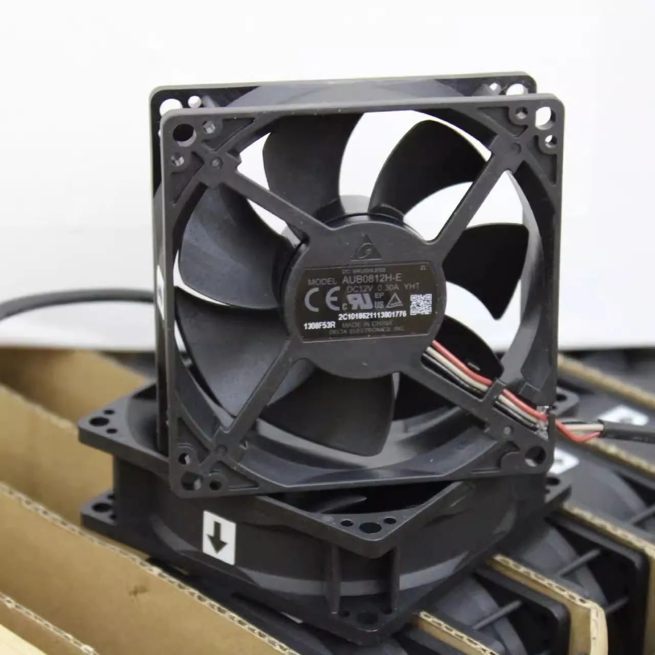 

Free shipping, brand new original AUB0812H-E 8025 12V 0.30A 80 * 80 * 25mm three wire cooling fan