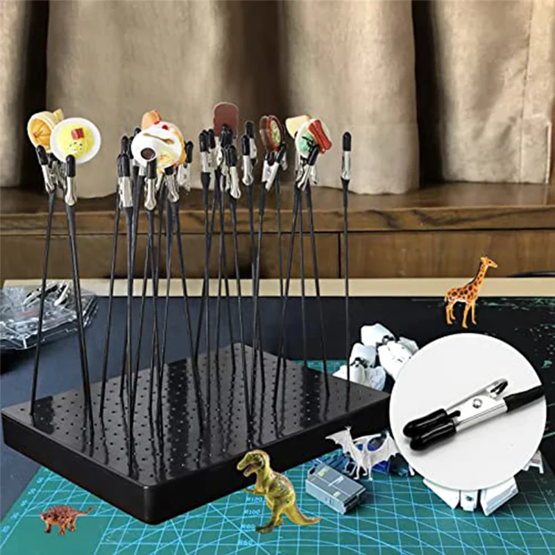 Настоятельно рекомендуется пластиковая подставка для рисования моделей (19 х 14 отверстий) и 26 шт. набор палочек с зажимом типа «крокодил» (7,87 х 5,9 дюйма