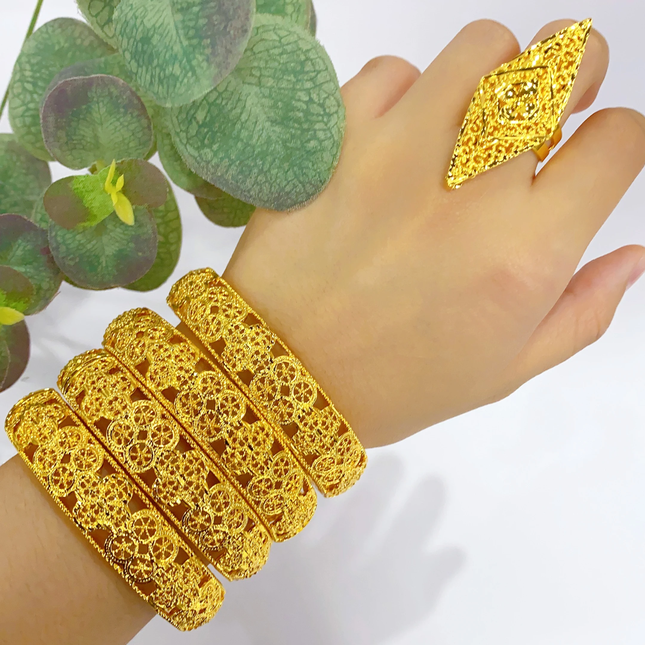 女性のための金メッキブレスレット,インド,アフリカ,チャーム,結婚式 