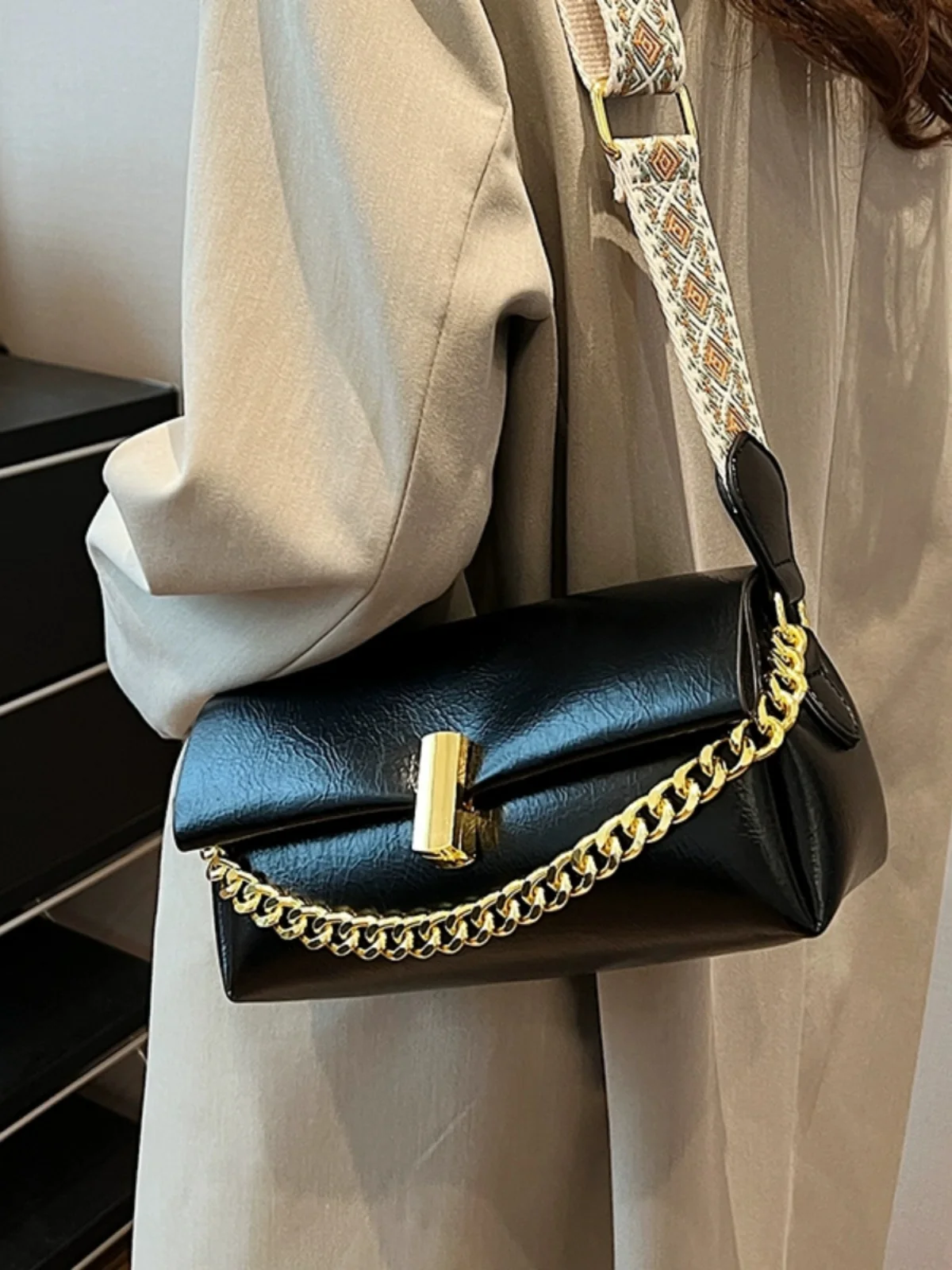 

Thick Chains Vintage Square Shoulder Bag For Women Winter Autumn New Luxury Design Brand Fashion Solid Color Crossbody Bag