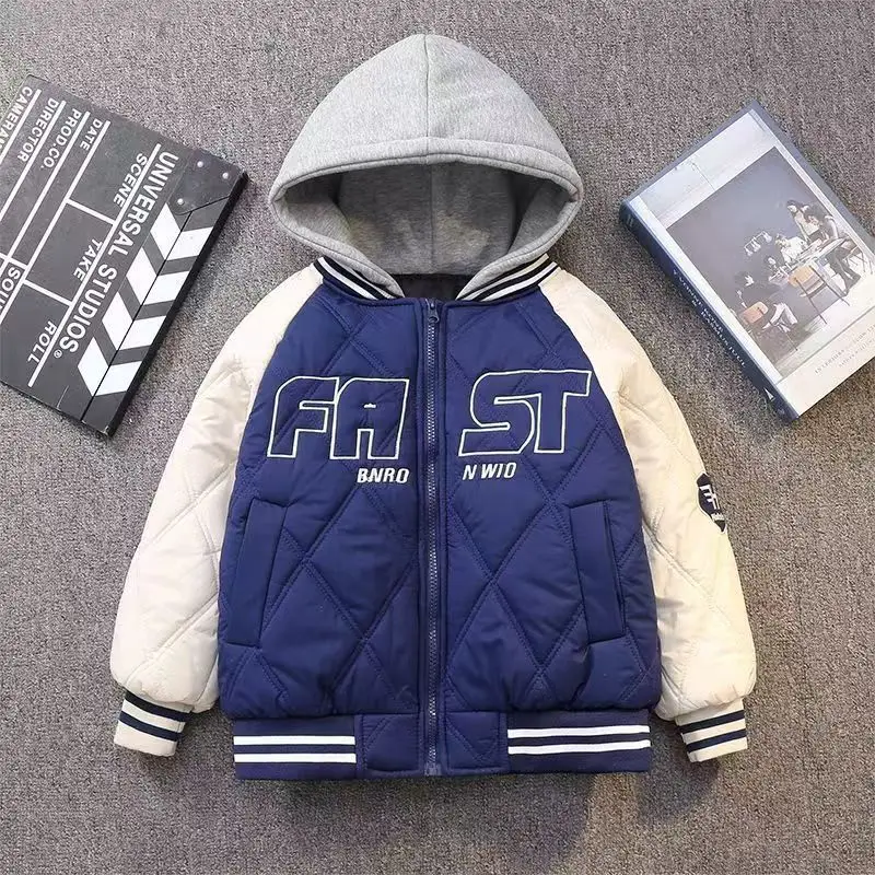

Зимнее утепленное стеганое бейсбольное пальто для мальчиков 2025 года для больших детей. Стильная и модная верхняя одежда для малышей и детей.