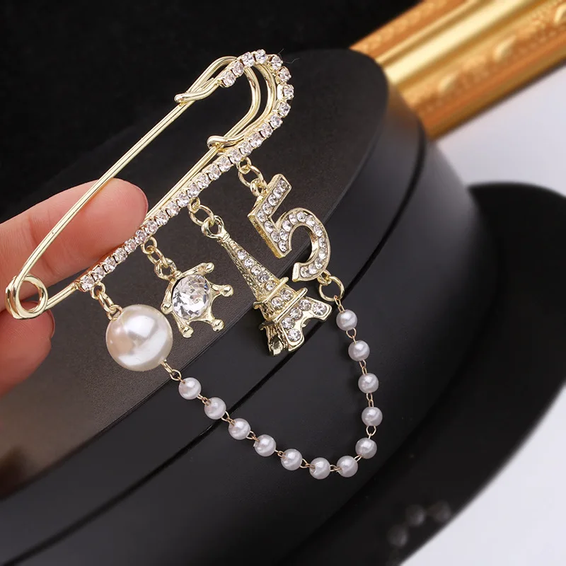 luxury brand Pin Accessories New Pearl Flower Brooch Versatile Brooches Korean Pin trending jewelry 2024 free shipping