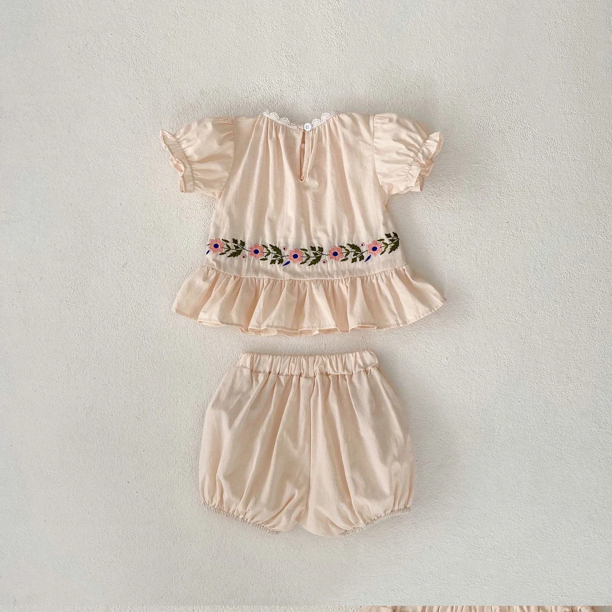 Summer New Baby Girl Fashion Small Fresh Flower Embroidered Round Neck Short sleeved Top+Loose Shorts 2-piece Set