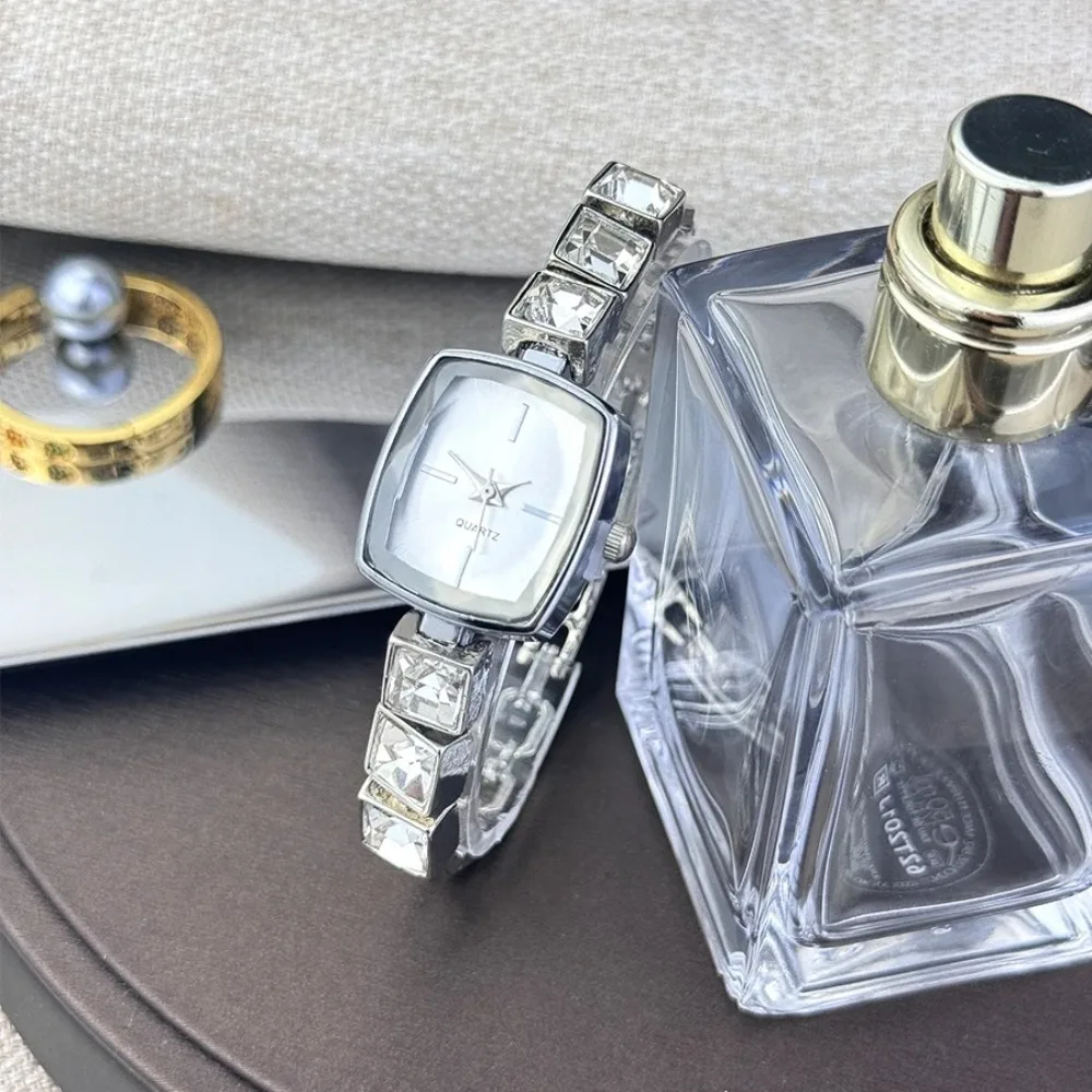 

Fashion Alloy Diamond Encrusted Bracelet Small Sugar Colorful Bracelet Watch Square Shape Square Watch Gift