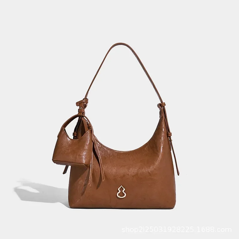 

Large capacity half slope gold yuan HOBO bag