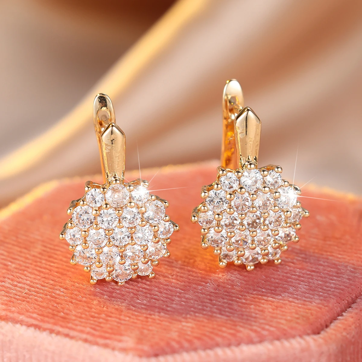 Pendientes de cristal blanco para mujer, aretes de Clip de Color dorado, joyería de boda Vintage de lujo