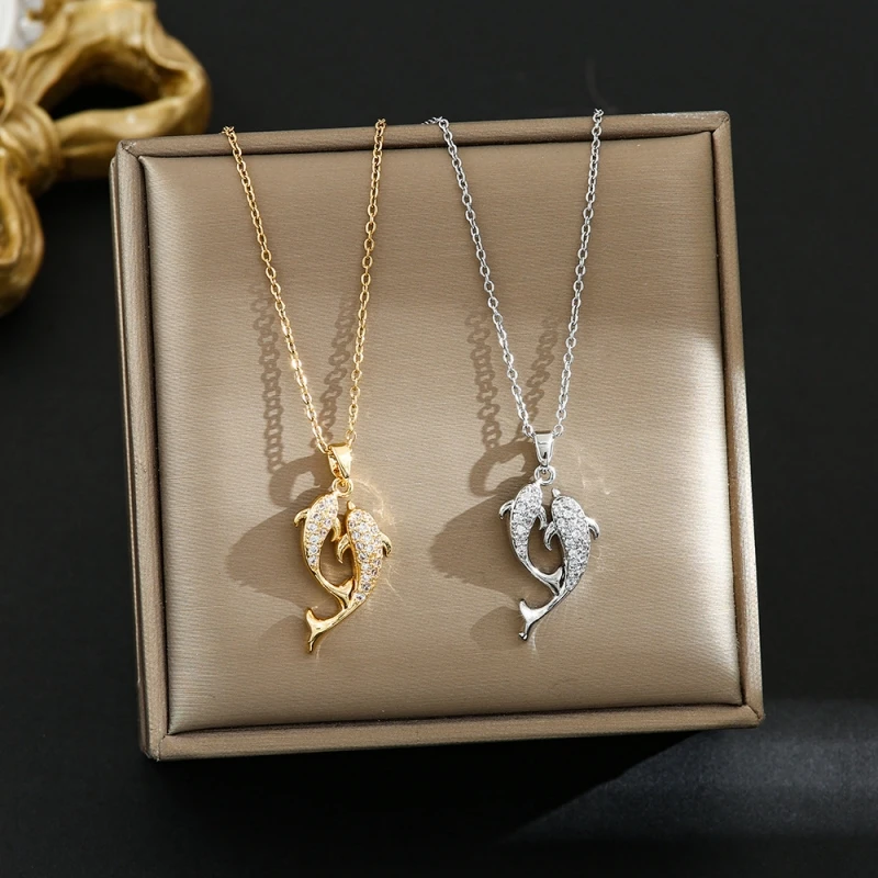 Romantic Dolphin Copper Pendant Necklace for Women Luxury Sparkling Diamond Lockbone Chain Fashion High-End Sensation Jewelry
