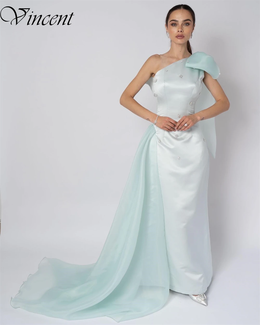 تخصيص رائعة السماء الزرقاء الساتان واحد الكتف فساتين لحضور الحفلات الموسيقية أنيقة القوس فساتين الحفلات رسمية لوحة قطار 2025 فساتين السهرة