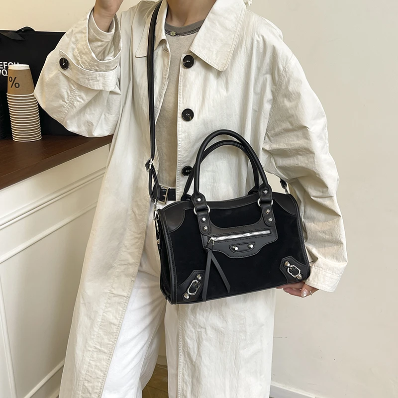 

Luxury women's zipper crossbody bag, chic and comfortable handbag, elegant shoulder bag, suitable for daily use