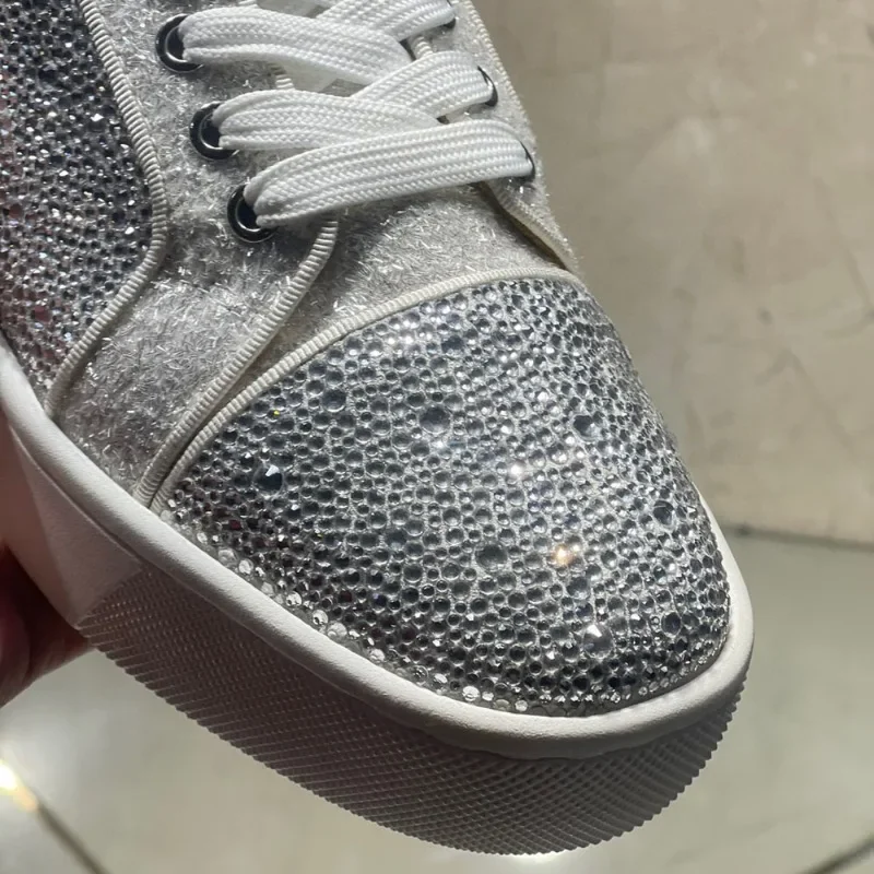 Baixo superior grosso sapatos de fundo vermelho para homens formadores dirigindo cravado branco glitter couro genuíno cristal rebites apartamentos tênis