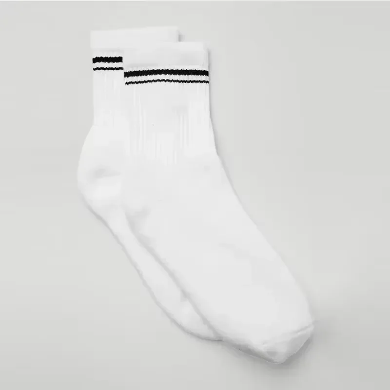 Chaussettes de yoga rétro colorées pour femmes, chaussettes de pilates à gripps antidérapantes, chaussettes d'équipage de sport athlétique, chaussettes de course d'entraînement de gymnastique de fitness