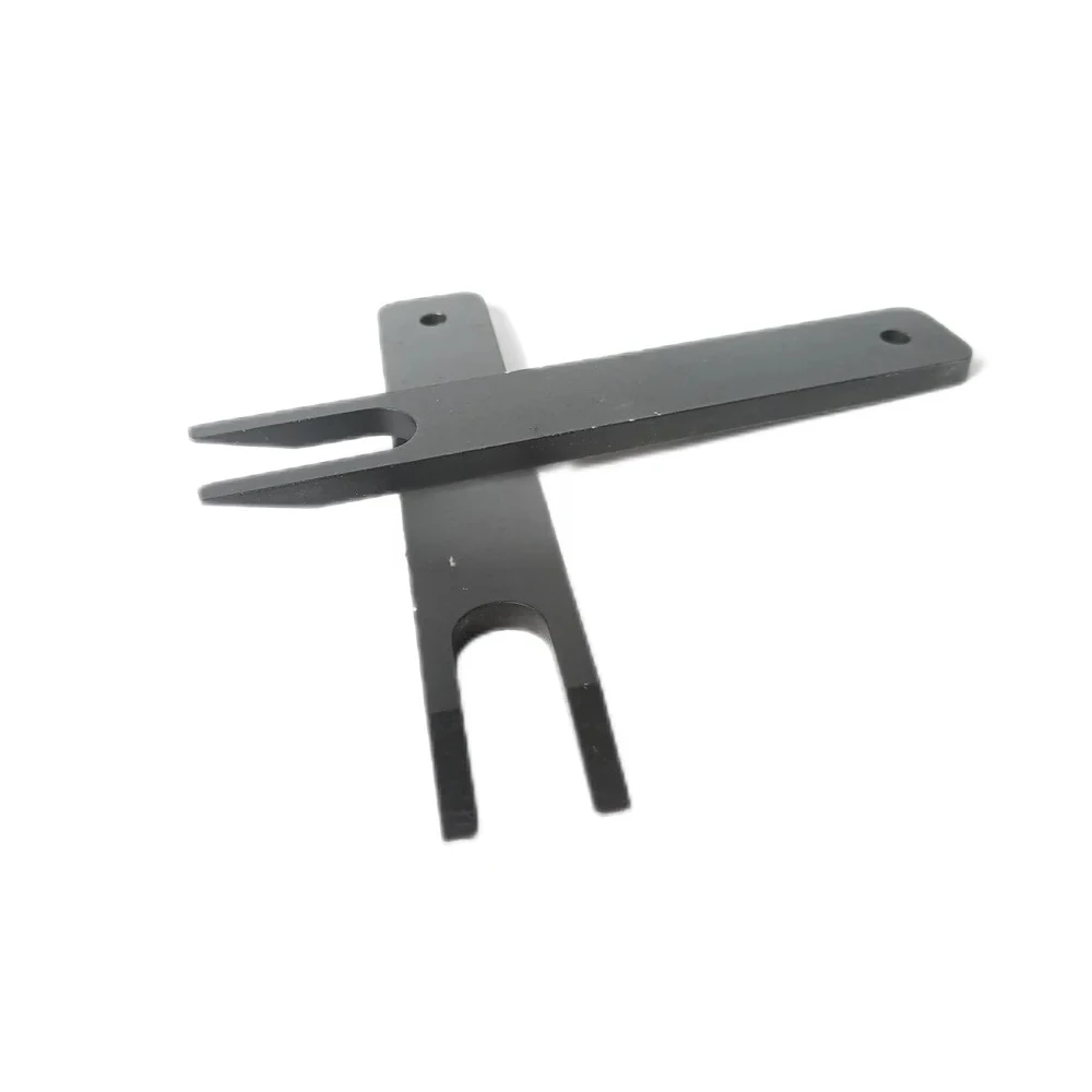 Herramienta de desmontaje de peldaños de escaleras mecánicas, horquilla de hierro negra, herramienta de instalación y extracción de cadenas de peldaños, herramienta de carga HAA27AF1 150*25 L 150mm W 25mm