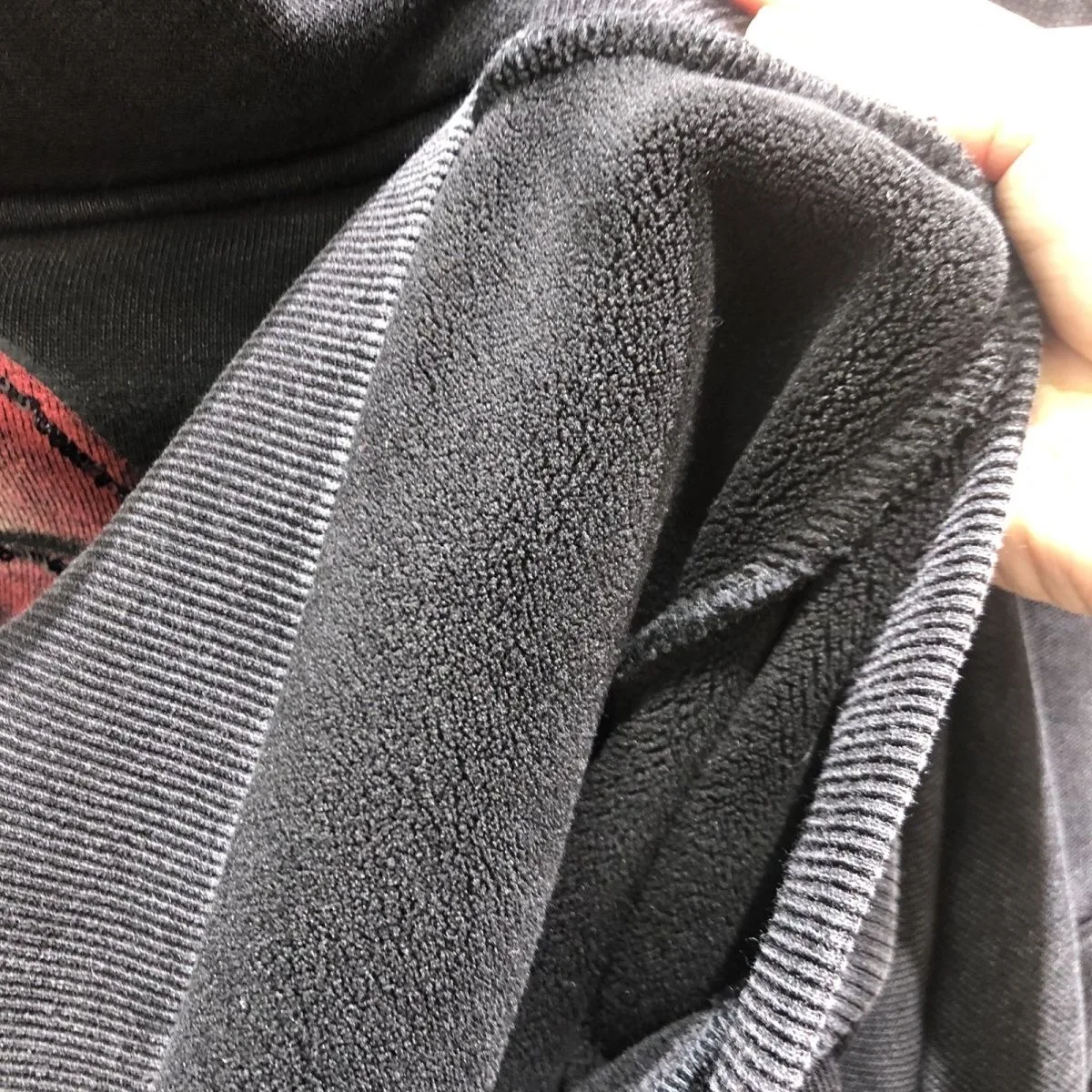 2025 الخريف/الشتاء الأوروبية والأمريكية العصرية العلامة التجارية الصناعة الثقيلة الكرتون الطباعة مع المخملية هوديي معطف هوديي دافئ