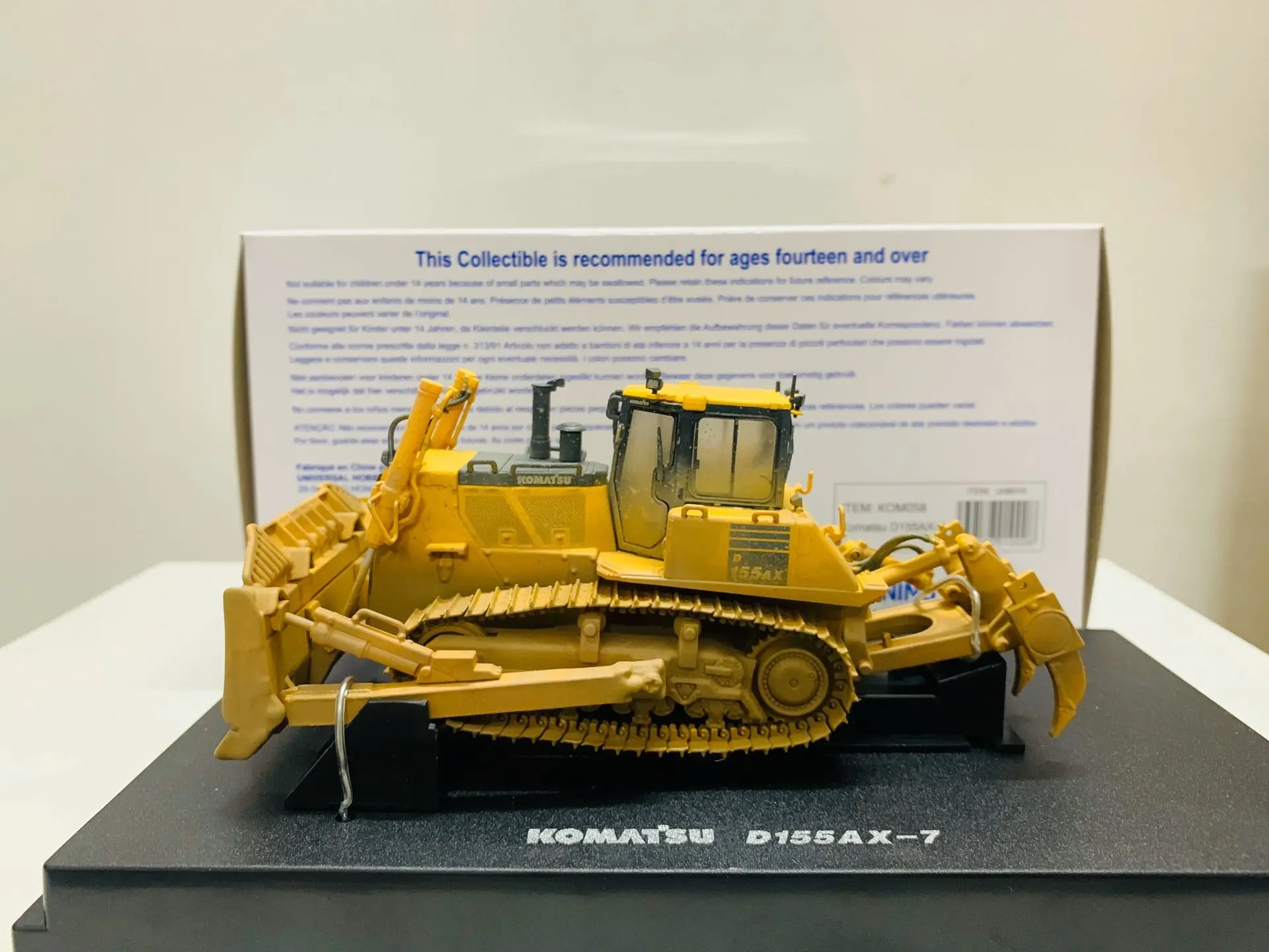 

UH8010 Komatsu D155AX-7 Bulldozer Tracked Dozer With Ripper Muddy Version 1:50 Scale Die-Cast Model New in Box