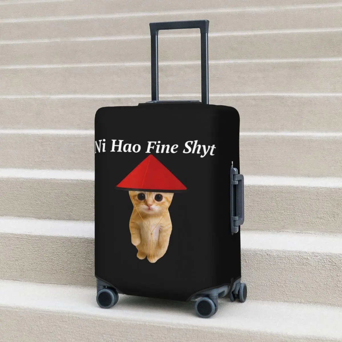 

Ni Hao Fine Shyt Funny Gen Z Meme Brainrot Чехол для чемодана с котом, эластичный, для отпуска, деловой, защитный, для багажа