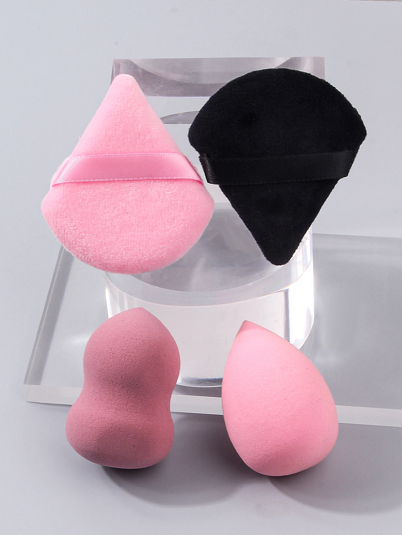 مجموعة فرش مكياج متعددة الوظائف مكونة من 16 قطعة، بما في ذلك فرشاة البودرة، وفرشاة أحمر الخدود، وفرشاة الأساس، وفرشاة ظلال العيون، وفرشاة المزج