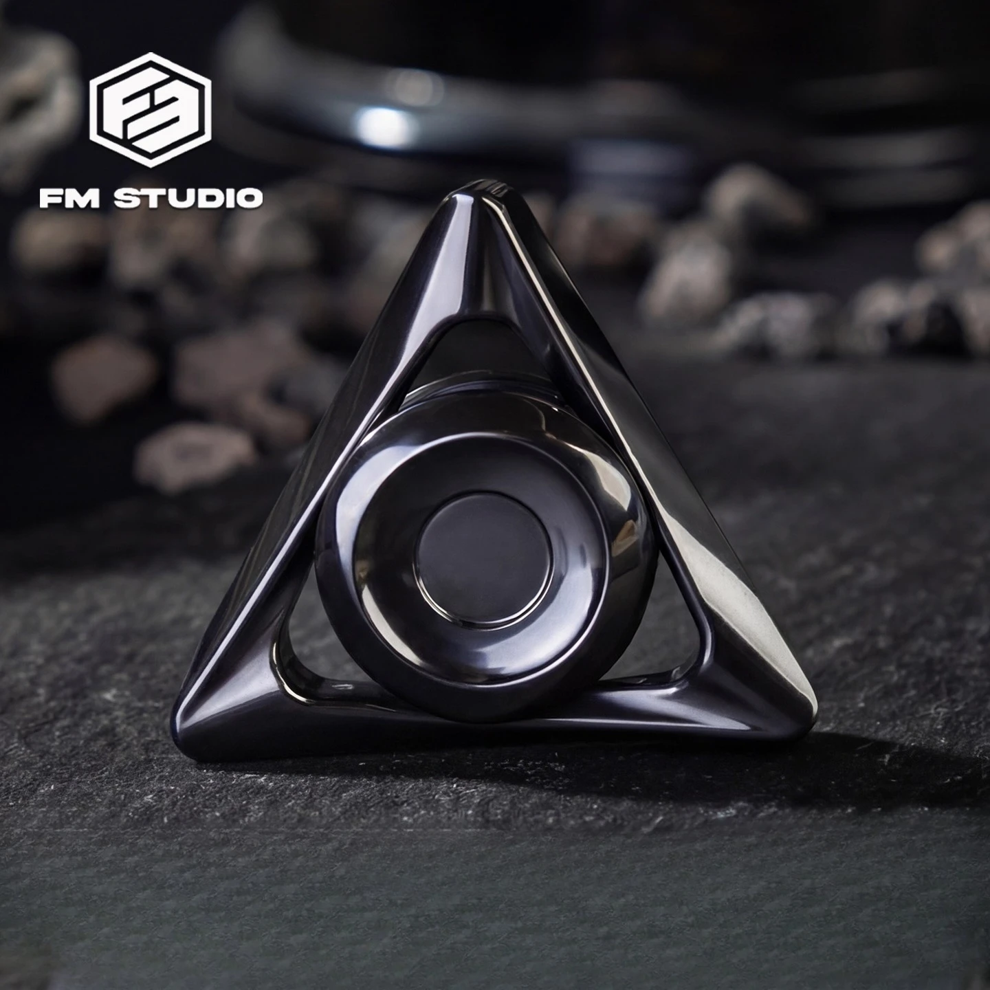 F6M EDC 回転式メタル三枚刃フィジェットスピナー - 機械設計とスムーズな回転動作を備えたストレス解消玩具