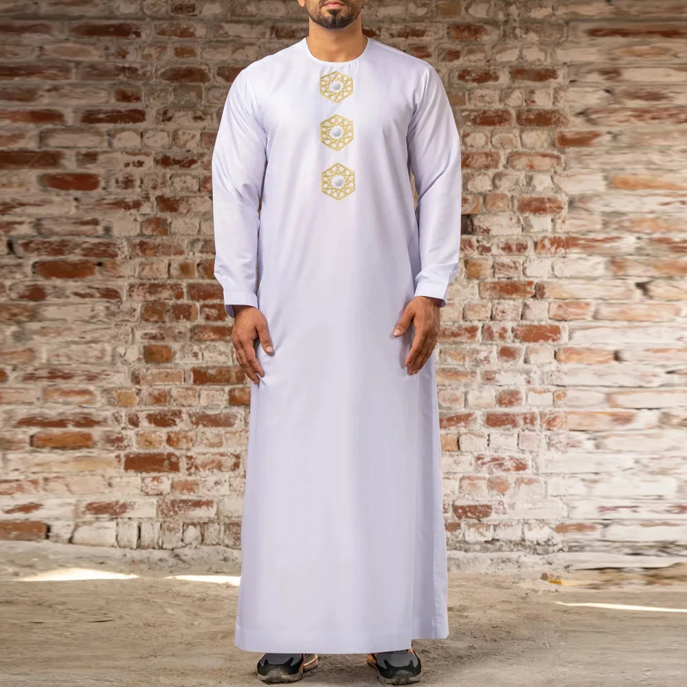 2024 neue muslimische Männer Abaya weiß Langarm bestickt Kleid Knopf Dekoration formale arabische Casual Robe islamische Kleidung