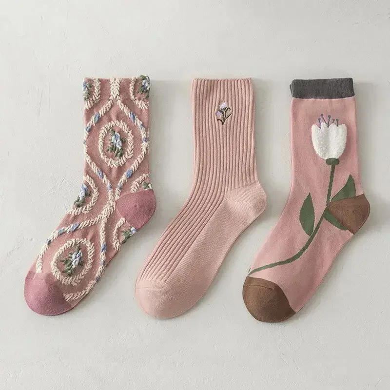 Różowe skarpetki haftowany kwiat Harajuku Retro Vintage damskie skarpetki College Style licealistki japońskie Kawaii śliczne długie skarpetki