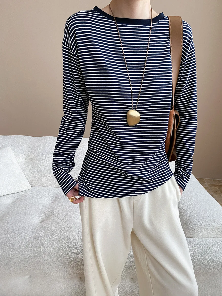 

Irregular design, lazy style, contrasting stripes, round neck, waist cinching, slimming long sleeved T-shirt