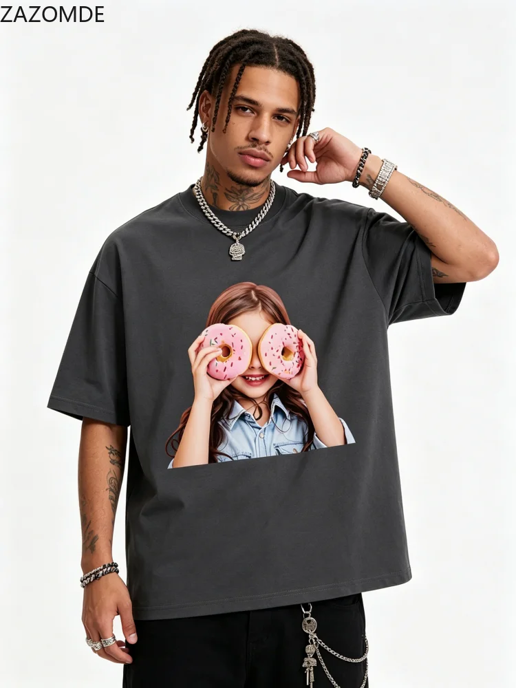 ZAZOMDE Vintage American Portrait Graphic Tee Unisex Funny Girl Hold Pink Donut Print O Neck Loose Fit Cotton Summer  T-shirt