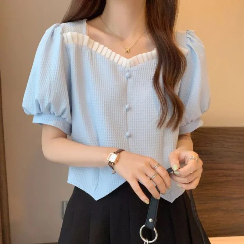 เสื้อฤดูร้อนสําหรับผู้หญิงหวาน Ruffles Tender ภาษาฝรั่งเศสคําสไตล์ผู้หญิง Cropped Tops Retro พัฟแขนสั้น Chic ความงามเสื้อผ้า