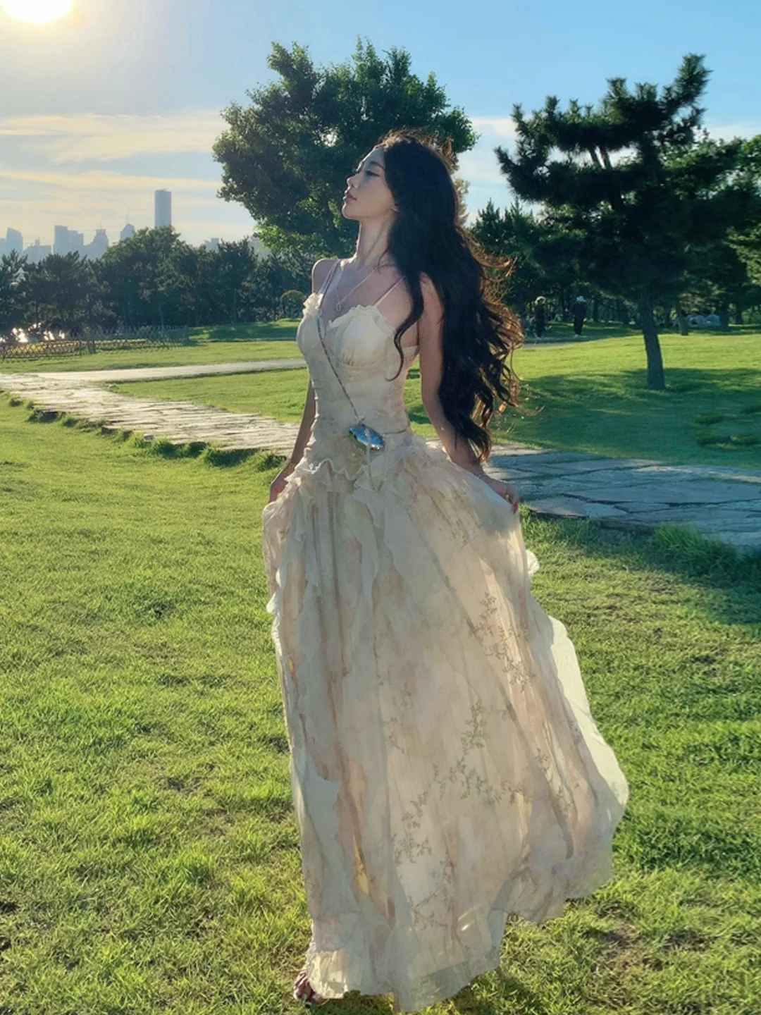 

Французское летнее женское платье макси с вышивкой, открытыми плечами, кружевной отделкой и эффектом похудения для пляжного отдыха